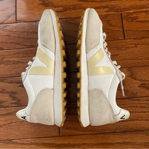 Veja rio Branco Alveomesh White and Tan Sneakers size 9 - Picture 7 of 9